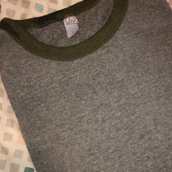 🆕🚹Lg Alt. Apparel EUC Grey&Camo Crewneck,EUC🔥‼️ - Picture 2 of 7